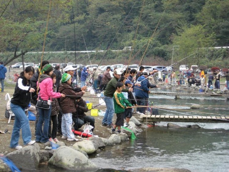 写真：中津川マス釣り場